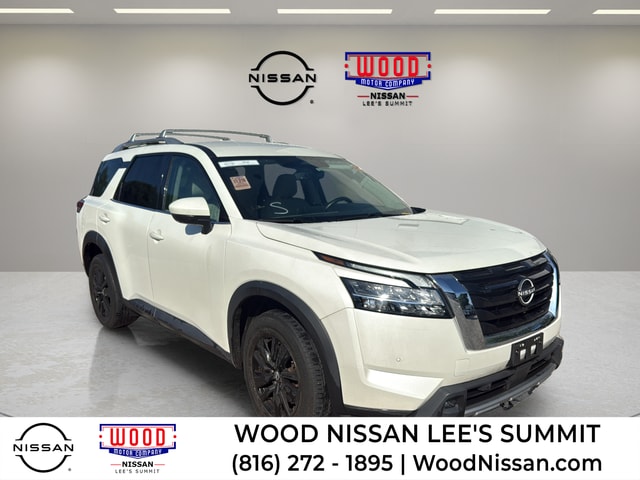 2023 Nissan Pathfinder SL 4WD's photo