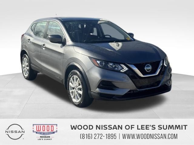 2022 Nissan Rogue Sport S's photo