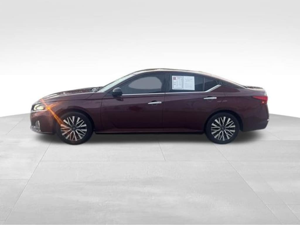 Used 2024 Nissan Altima 2.5 SV Sedan