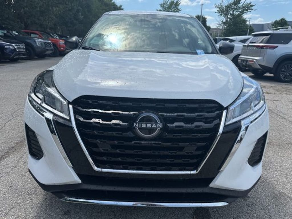 New 2025 Nissan Kicks Play S SUV