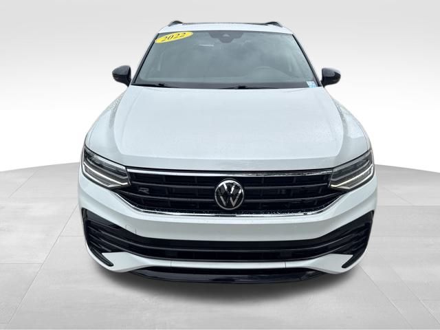 Used 2022 Volkswagen Tiguan SE R-LINE BLACK with VIN 3VV8B7AX0NM123868 for sale in Hurst, TX