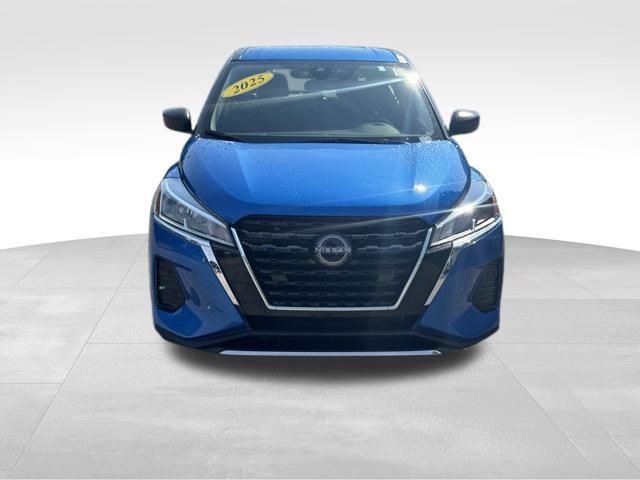 2025 Nissan Kicks Play S photo 2