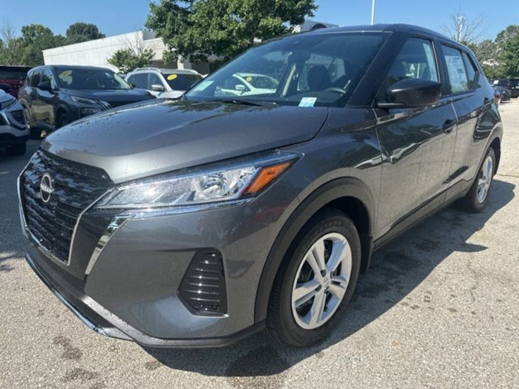 New 2025 Nissan Kicks Play S SUV