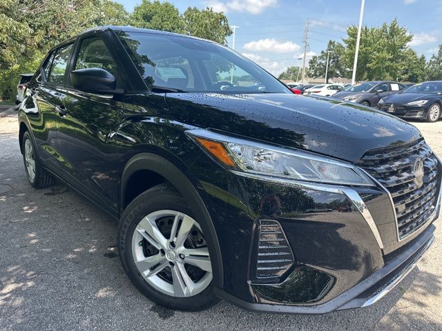 2025 Nissan KICKS PLAY Base's photo