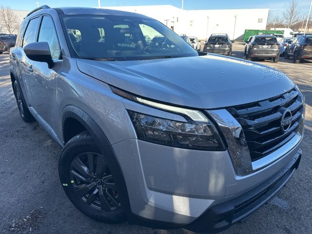 2025 Nissan Pathfinder SV's photo