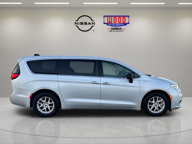 Used 2024 Chrysler Pacifica Touring L with VIN 2C4RC1BG6RR128275 for sale in Kansas City