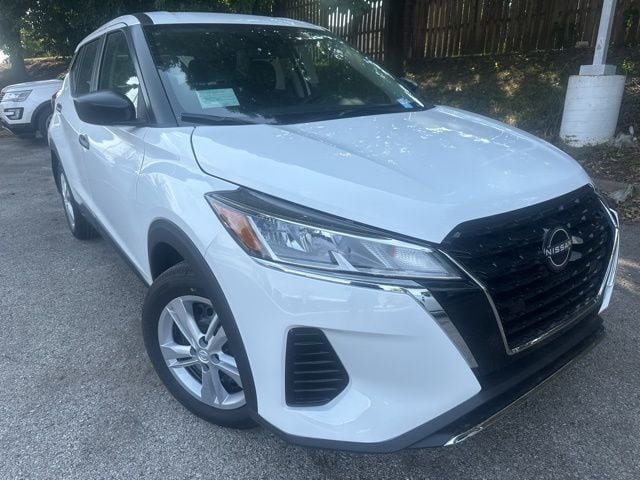 2025 Nissan KICKS PLAY Base's photo