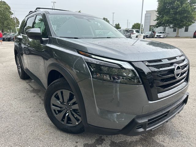 2025 Nissan Pathfinder SV's photo