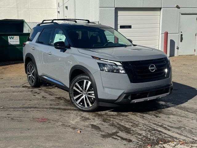 2025 Nissan Pathfinder Platinum's photo