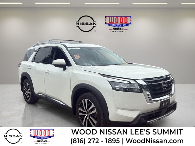 2023 Nissan Pathfinder Platinum 4WD's photo