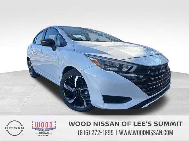 2025 Nissan Versa SR's photo