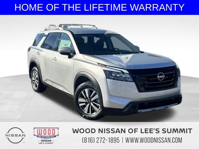 2025 Nissan Pathfinder SL's photo