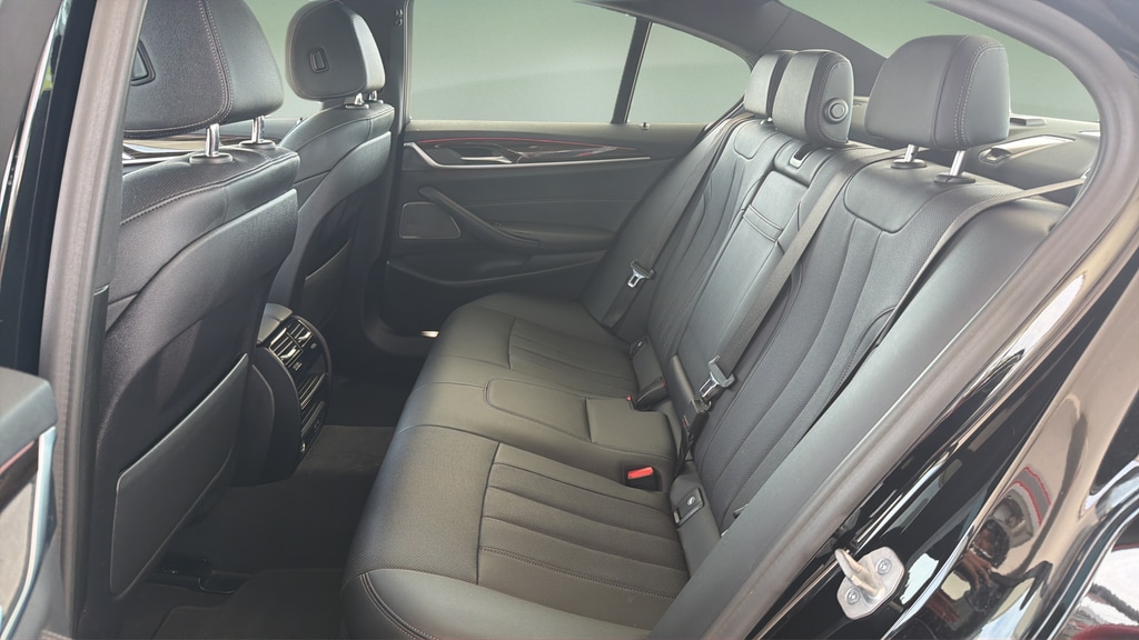 2023 BMW 5 Series 530e - Photo 15