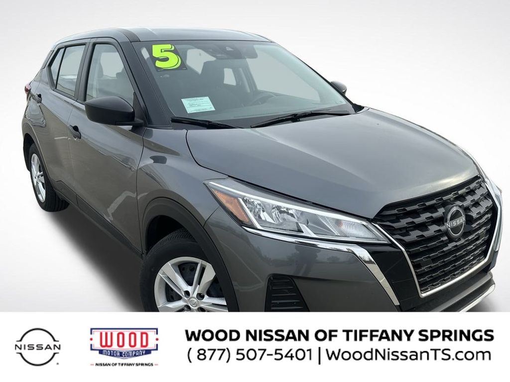 2025 Nissan KICKS PLAY Base's photo