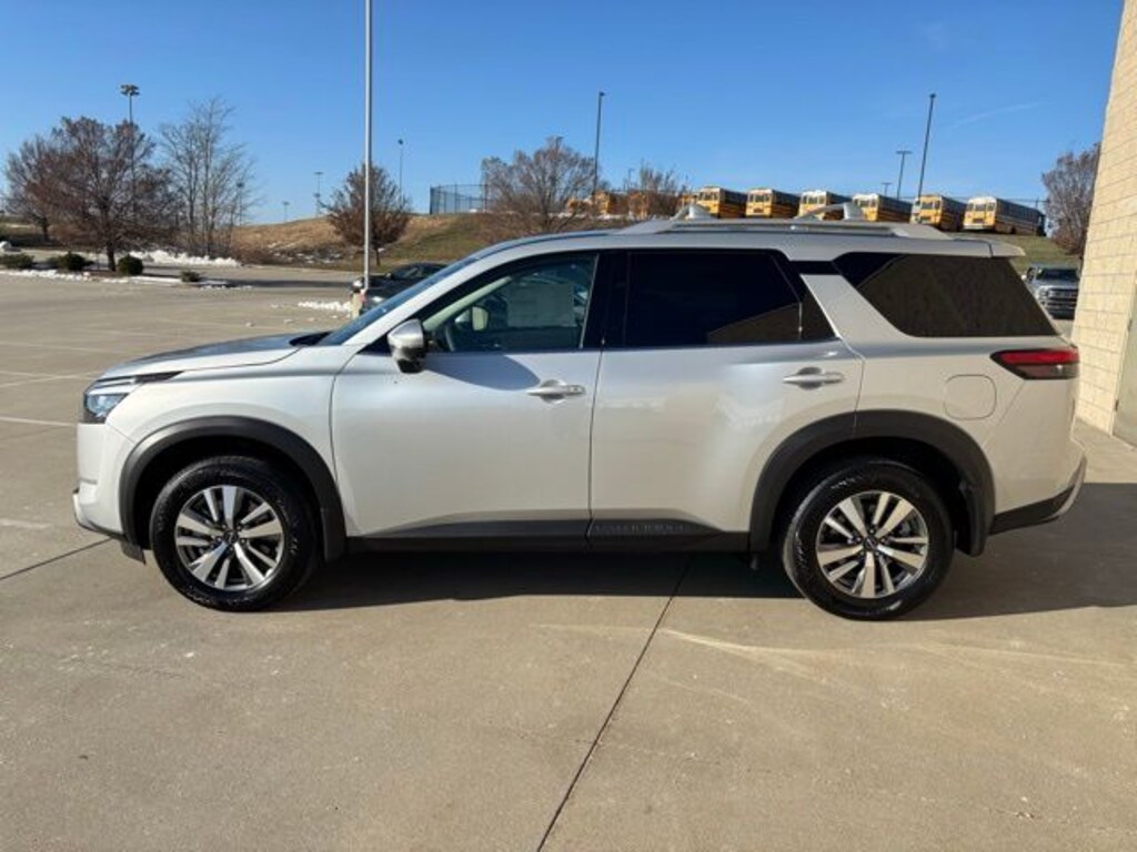 New 2025 Nissan Pathfinder SL SUV