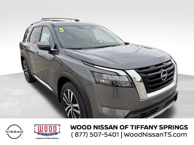 2025 Nissan Pathfinder Platinum's photo