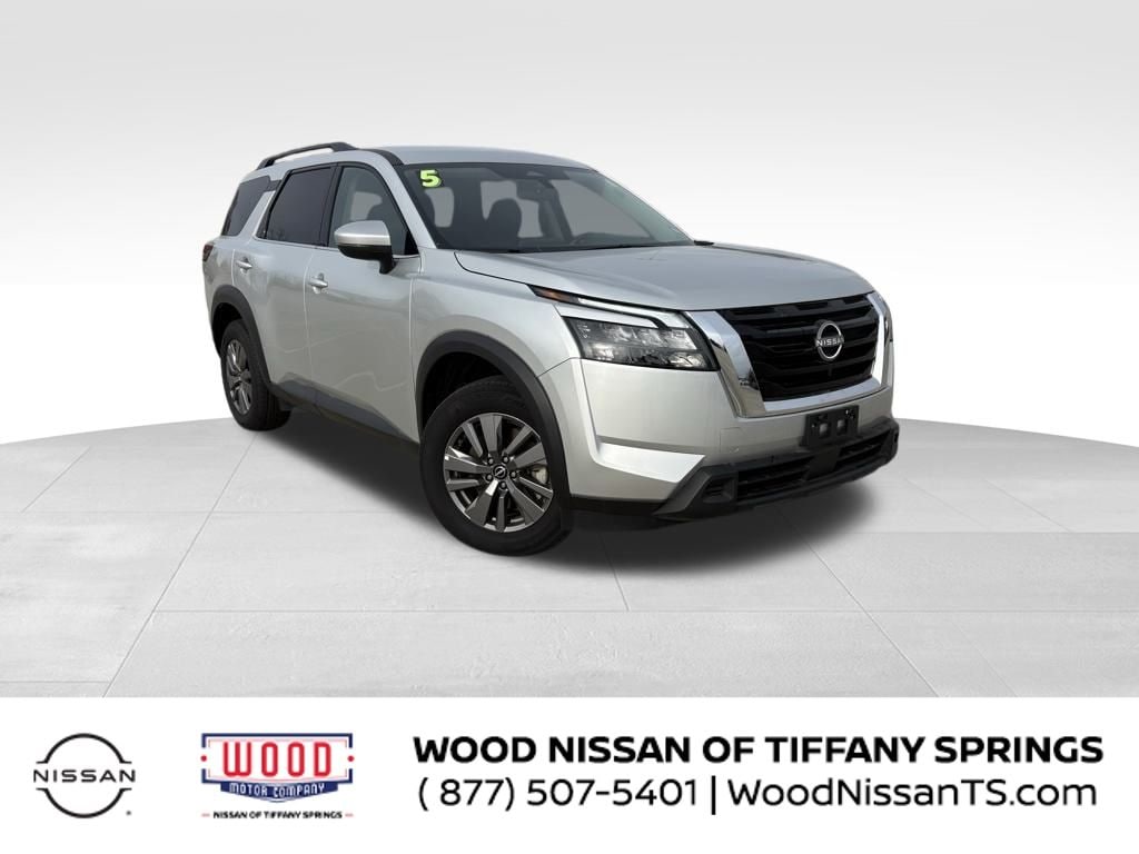 2025 Nissan Pathfinder SV's photo