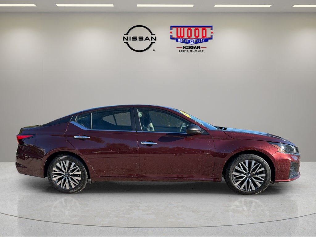 Used 2024 Nissan Altima SV with VIN 1N4BL4DV0RN428802 for sale in Kansas City