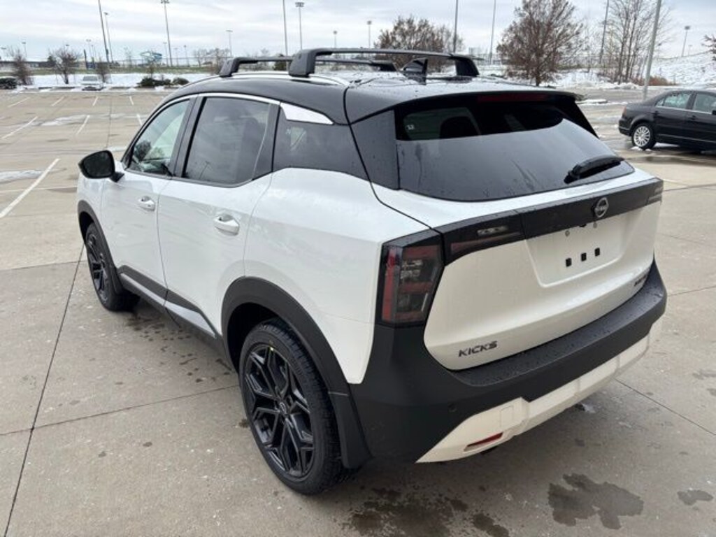 New 2026 Nissan Kicks SR SUV