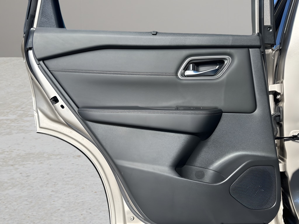 2026 Nissan Rogue Platinum - Photo 14