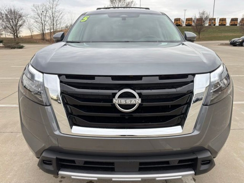 New 2025 Nissan Pathfinder Platinum SUV