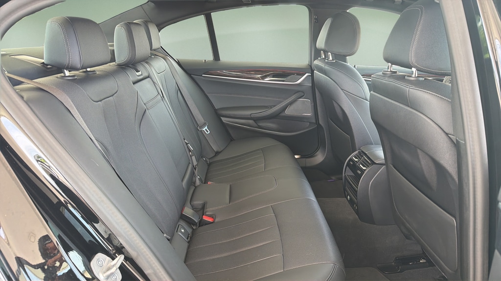 2023 BMW 5 Series 530e - Photo 14