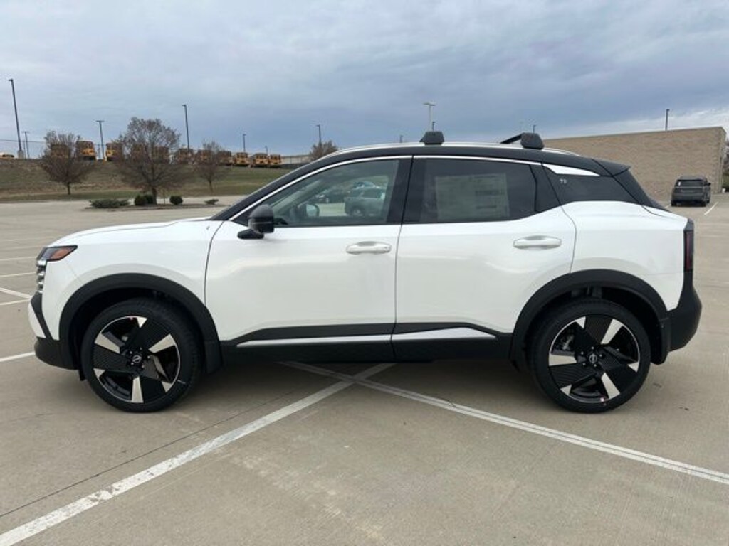 New 2026 Nissan Kicks SR SUV