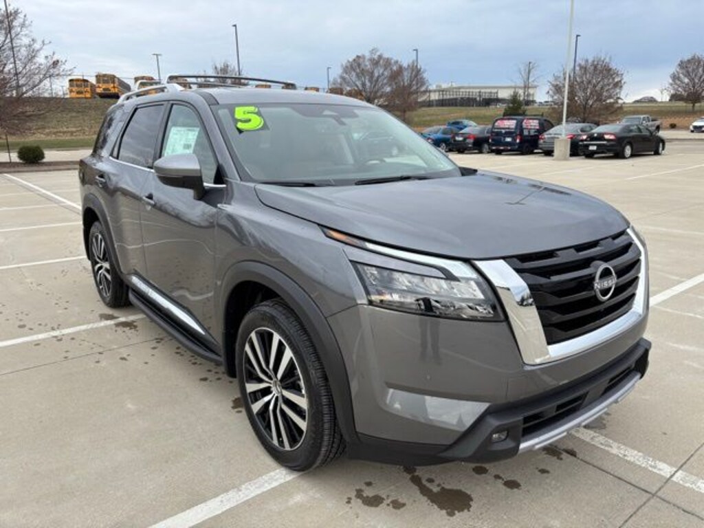 New 2025 Nissan Pathfinder Platinum SUV