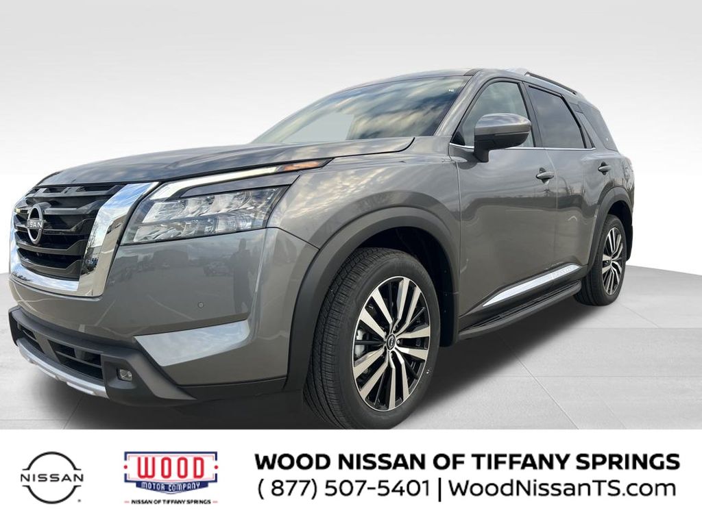 2025 Nissan Pathfinder Platinum's photo