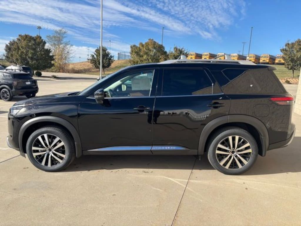 New 2025 Nissan Pathfinder Platinum SUV