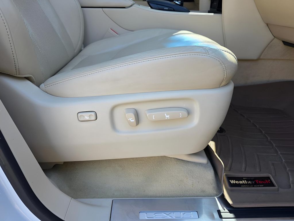 2019 Lexus LX 570 - Photo 13