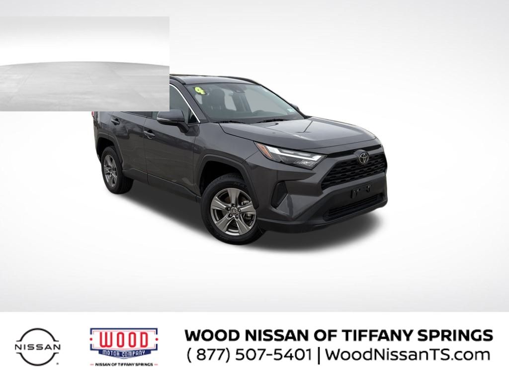 2024 Toyota RAV4 XLE's photo