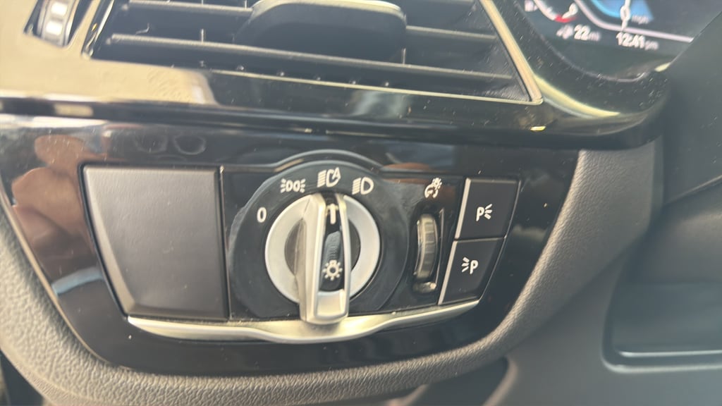 2023 BMW 5 Series 530e - Photo 21