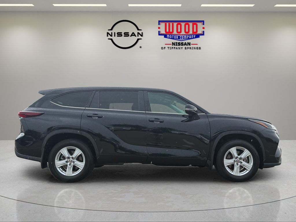 Used 2024 Toyota Highlander LE with VIN 5TDKDRBH8RS571041 for sale in Kansas City