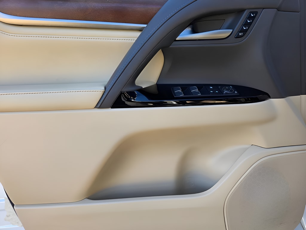 2019 Lexus LX 570 - Photo 17