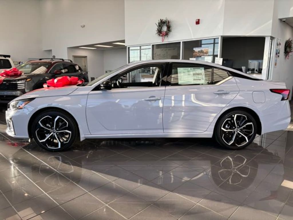 New 2025 Nissan Altima SR Sedan