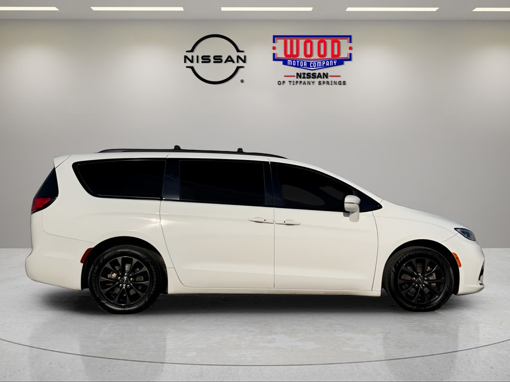 Used 2021 Chrysler Pacifica Touring with VIN 2C4RC1FG1MR572280 for sale in Kansas City