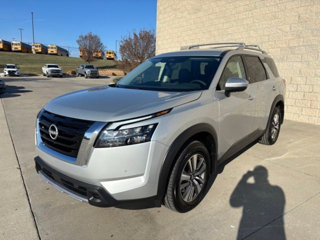 New 2025 Nissan Pathfinder SL SUV