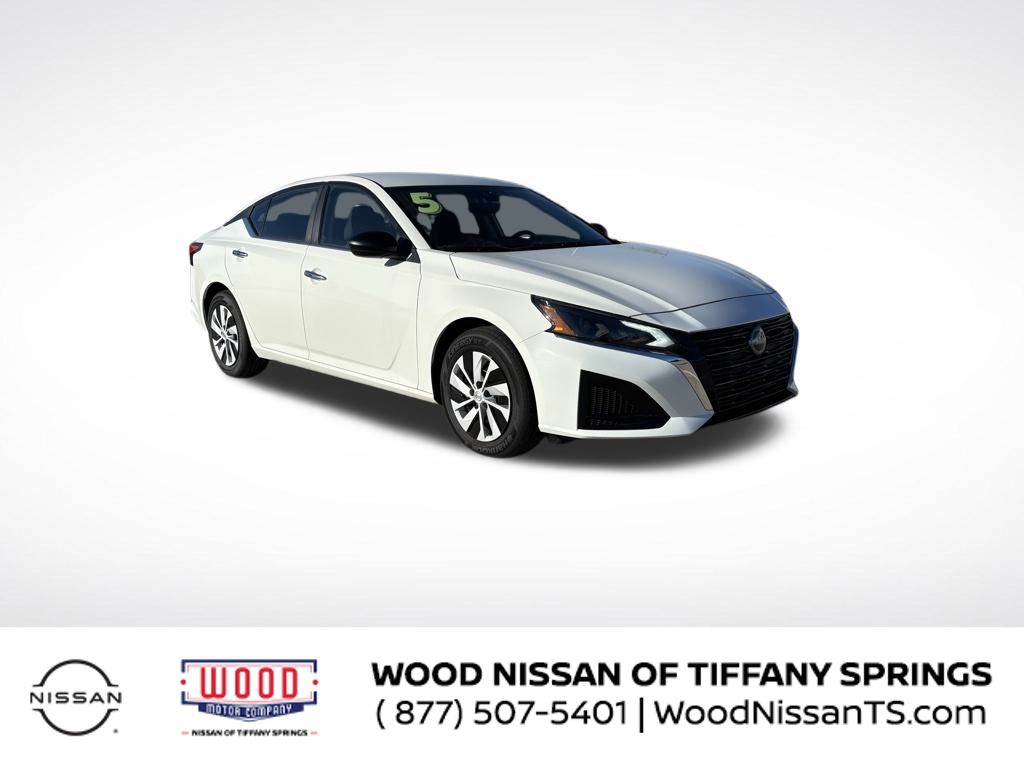 2025 Nissan Altima S's photo