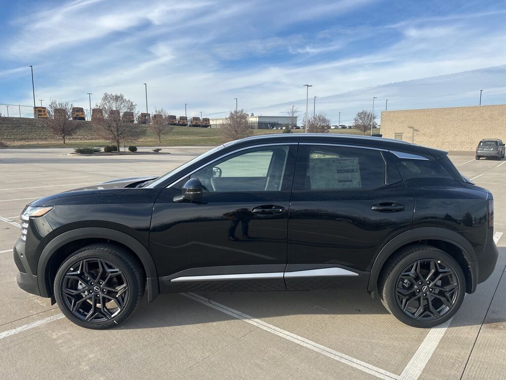 New 2025 Nissan Kicks SR SUV