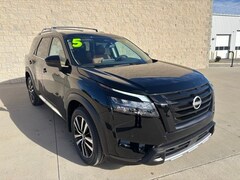 2025 Nissan Pathfinder Platinum SUV