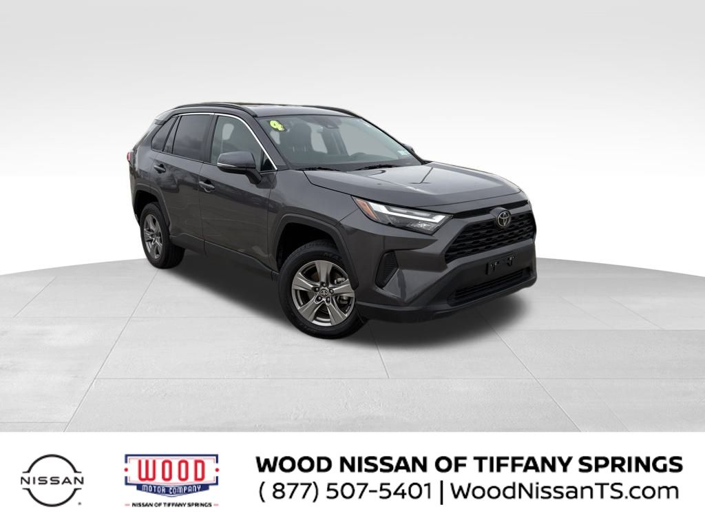 2024 Toyota RAV4 XLE's photo