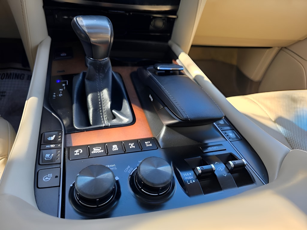 2019 Lexus LX 570 - Photo 29