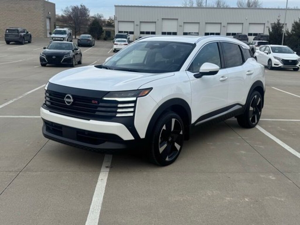 New 2025 Nissan Kicks SR SUV