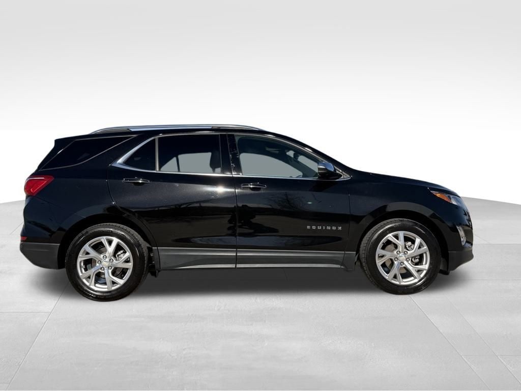 Used 2021 Chevrolet Equinox Premier with VIN 2GNAXNEV1M6104454 for sale in Kansas City