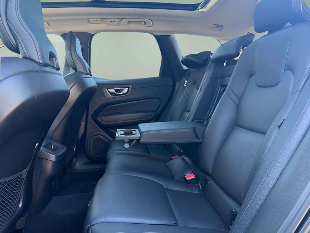 2024 Volvo XC60 Plus - Photo 12