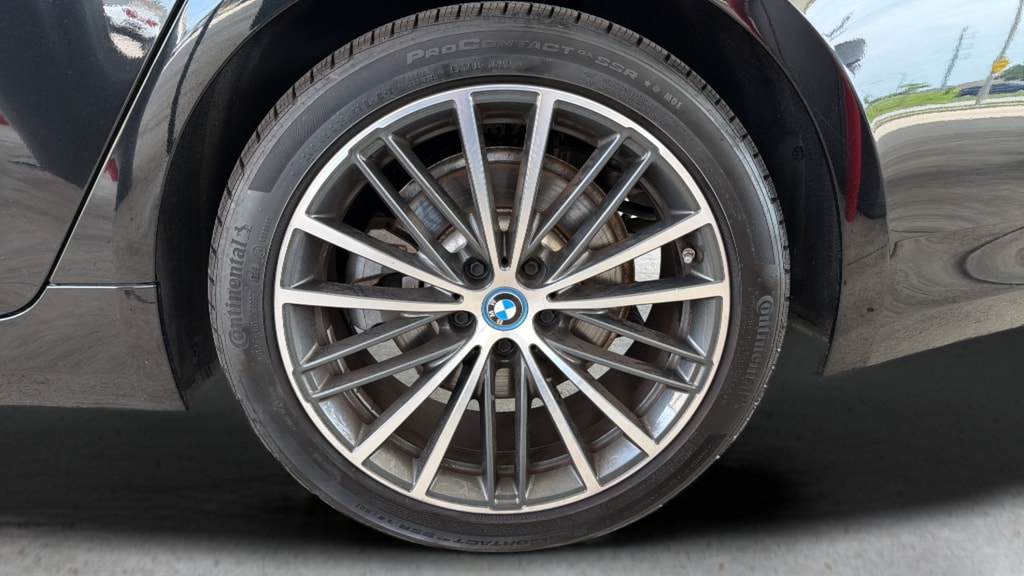 2023 BMW 5 Series 530e - Photo 27