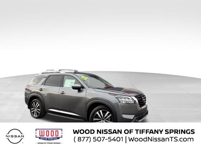 2025 Nissan Pathfinder Platinum's photo