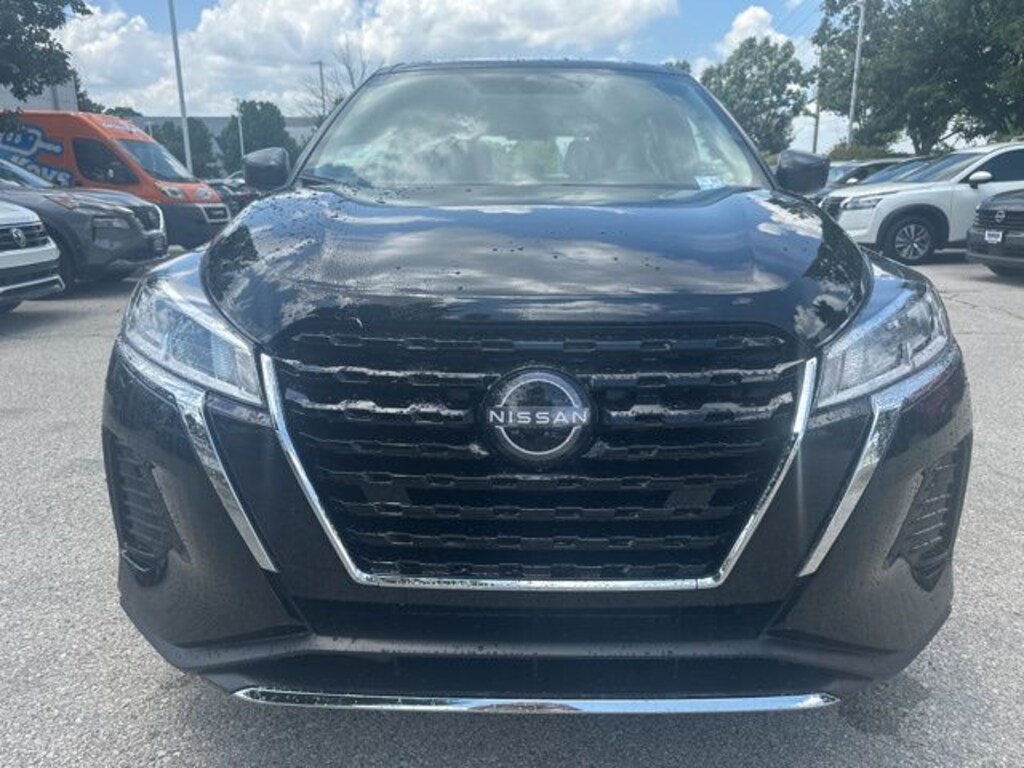 New 2025 Nissan Kicks Play S SUV