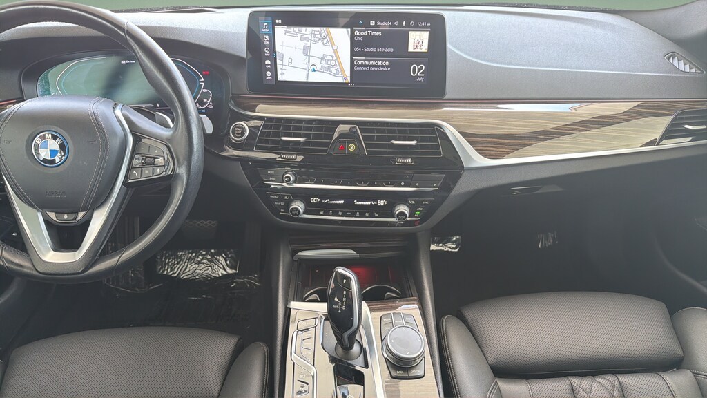 2023 BMW 5 Series 530e - Photo 8